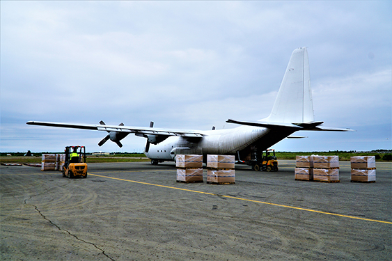 Loading seafood into Hercules aircraft